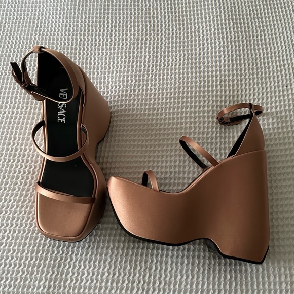 Versace platform heels - Picture 4 of 4